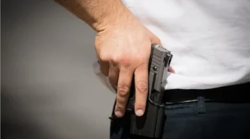 عقوبات قانونية محددة لحيازة السلاح بدون ترخيص وتأثيرها على الأمن العام